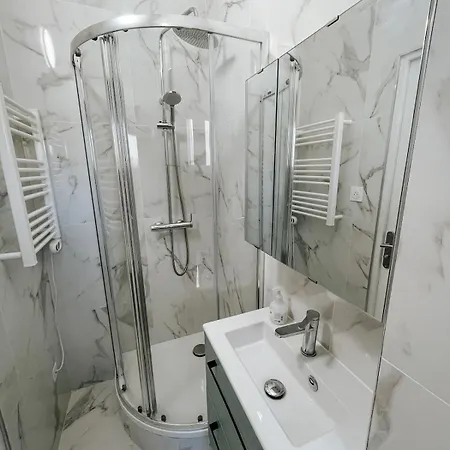 Appartement T2 Calme Avec Parking Gratuit *